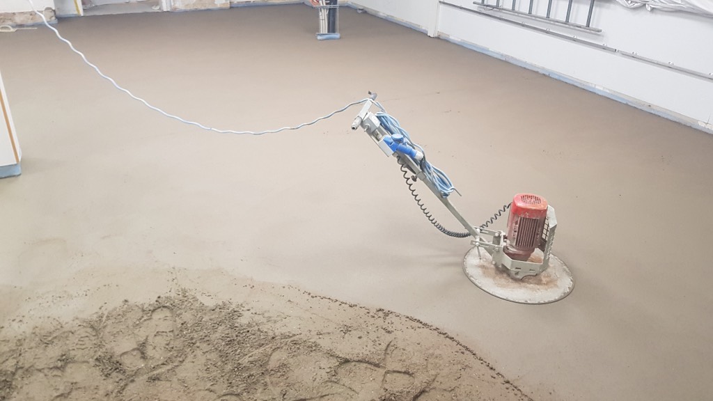 Zementestrich Glättung